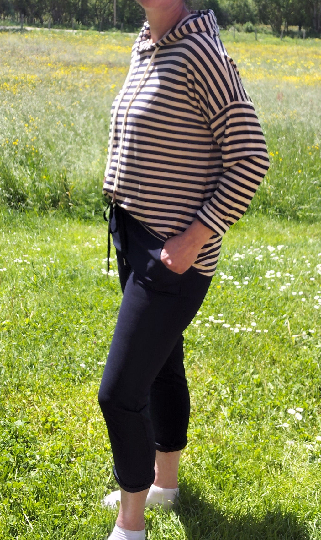 Pull rayé marine capuche