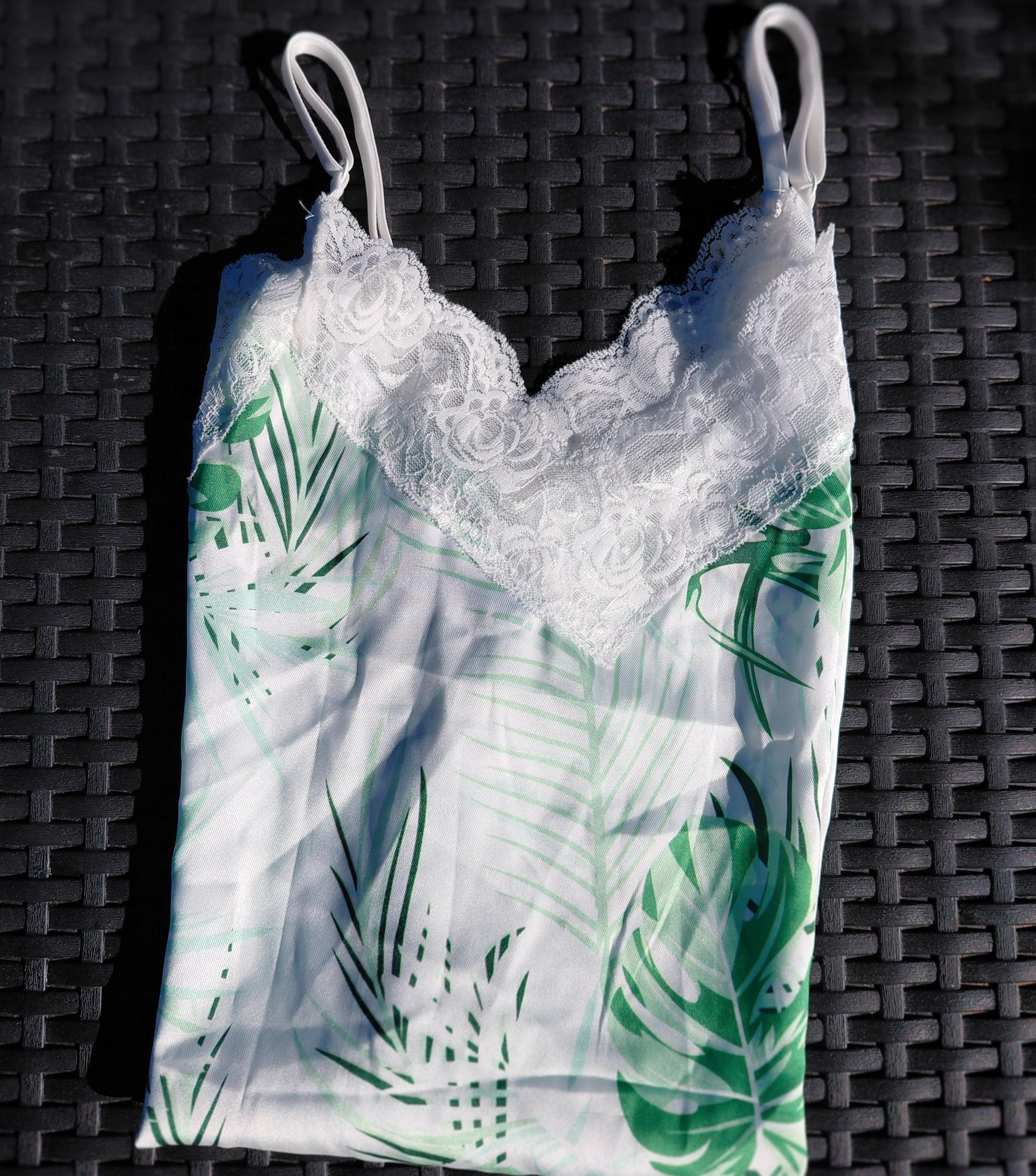 Caraco satiné vert tropical à dentelle femme taille unique – Jolifly
