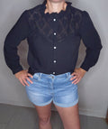 chemise unie noire en dentelle