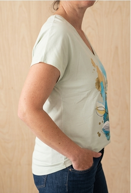 Tee shirt coton col V fleurs abstraites dorées