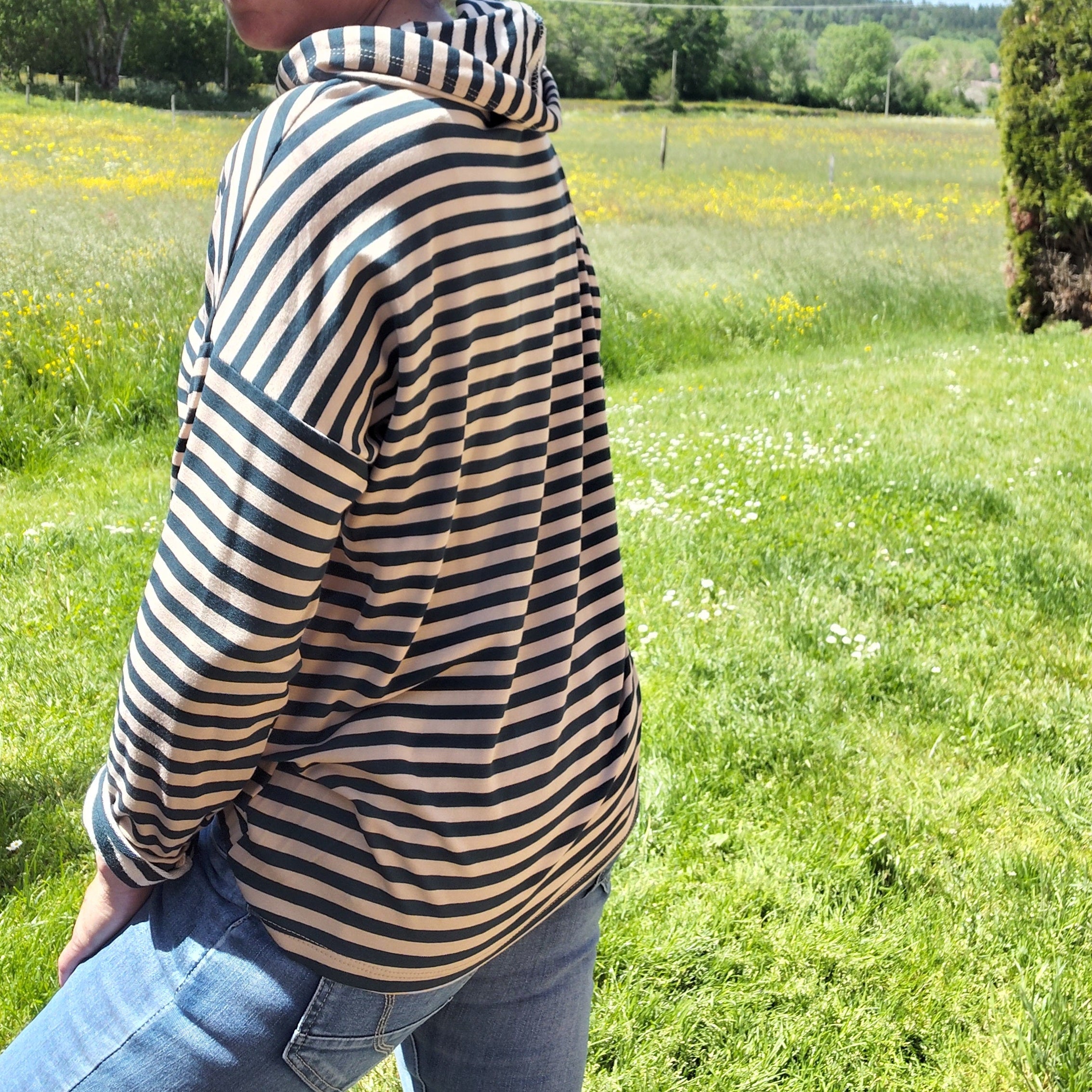 Pull rayé à capuche vert canard