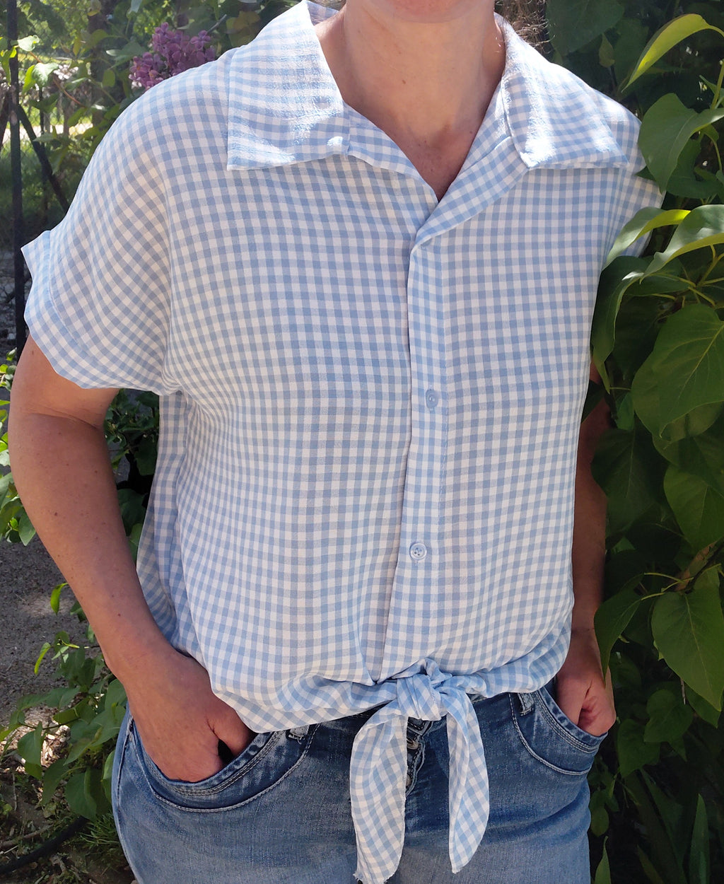 Chemise vichy bleu ciel avec noeud frontal
