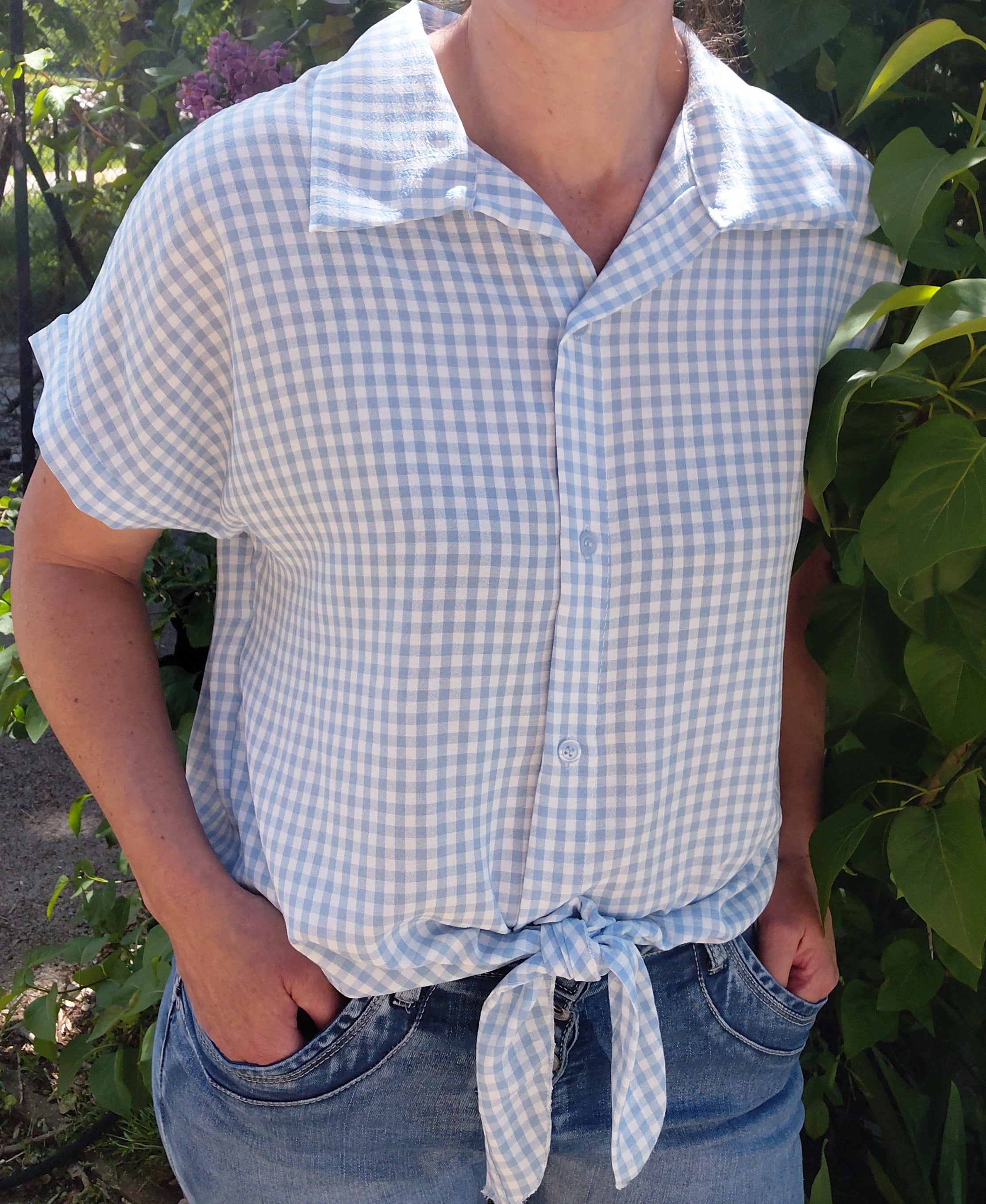 Chemise vichy bleu ciel avec noeud frontal